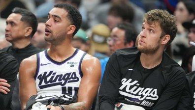 Везенков не записа и минута игра при победата на "Сакраменто" срещу "Торонто"