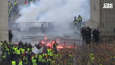 След погромите в Париж: Вечният огън на Триумфалната арка отново пламна