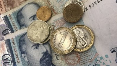 Мъж и жена измамиха 80-годишен, дал им 10 000 лв.