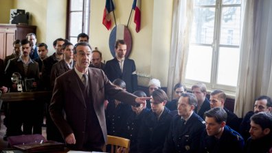 Даниел прави неуспешни опити да освободи Сара