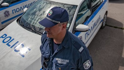 Верижна катастрофа със 7 коли и автобус блокира квартал в Бургас 