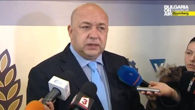 Министър Кралев готви облекчения за частните спонсори и инвеститори