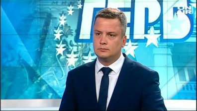 Изравняване на доверието към ГЕРБ и БСП