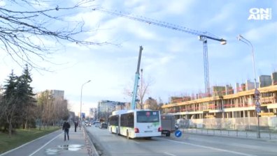 30-метров кран почти смаза столичани, но нарушения - няма