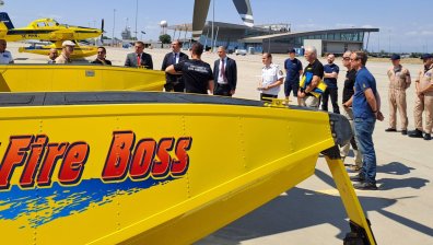 17 пожарни и хеликоптер гасят българо-гръцката граница