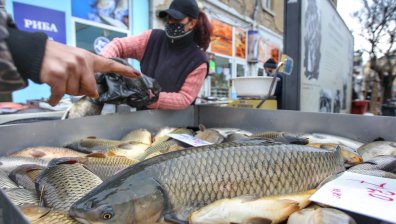 Какви са цените на рибата и спазват ли се мерките по пазарите?
