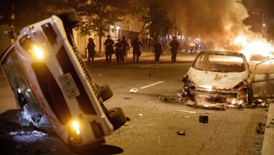 Полицаи застреляха мъж в Луисвил по време на неспирните протести