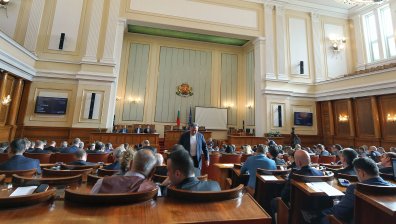 Депутатите отказаха да решат за парите за пътищата, ИТН напусна залата