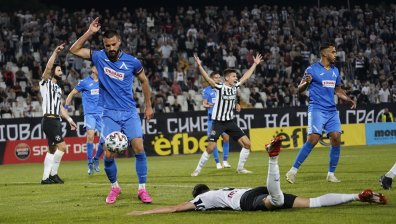 Мъри Стоилов дебютира начело на "Левски" със зрелищно 2:2 на "Лаута"