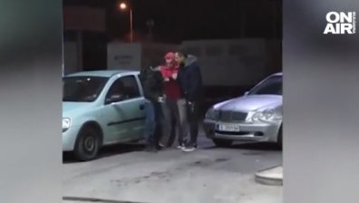 Агресия на бензиностанция във Варна: Мъж налетя на бой на младо момче