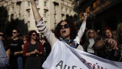 Хиляди на протест в Гърция заради инфлацията, десетки са задържани