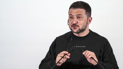 Зеленски кацна в София: Ще се срещна с Денков и Радев, ще обсъдим подкрепата за отбрана