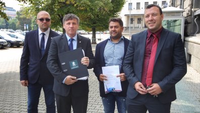 "Възраждане" се регистрира в ЦИК за изборите, след тях и ИБГНИ
