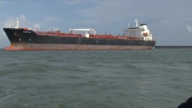 Проблем с кормилната система довел до удара на кораб в танкер