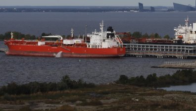Руски танкери с петрол задръстват Китай заради санкциите на САЩ
