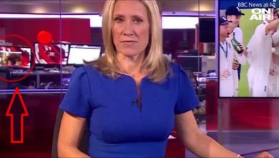 Какво правят журналистите по време на новинарска емисия? В BBC гледат порно