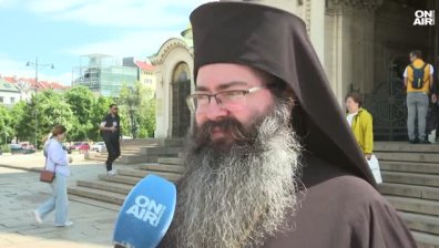 "Вярата се предава чрез писмеността": Празнични литургии почетоха Кирил и Методий