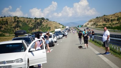 Задава се тежко чакане на границата: Гръцките власти ще записват данните ни