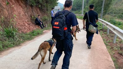 Дъжд спря търсенето на жертвите от разбилия се Boeing 737 в Китай