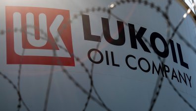 "Лукойл Нефтохим" предупреди: Ще ни принудите да спрем производството