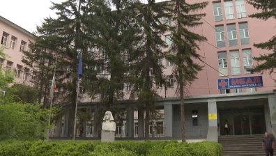 След 79-годишната акушерка и директорът на болницата в Перник хвърли оставка