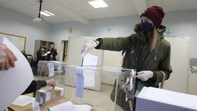 Младите масово са гласували за "Има такъв народ", възрастните - за БСП и ГЕРБ