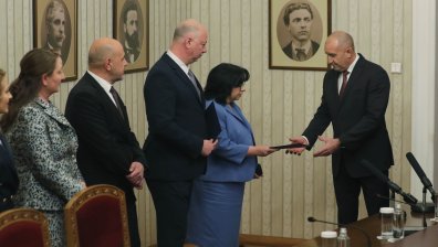 Румен Радев връчи първия мандат за съставяне на правителство на ГЕРБ-СДС (СНИМКИ)