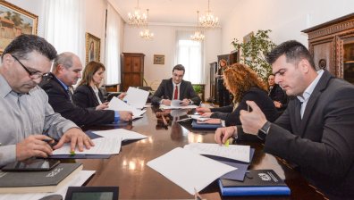 МП и синдикати подписаха споразумение за 3 г.