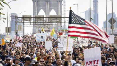 Хиляди служители в неплатен отпуск след отказ от задължителна ваксинация в Ню Йорк