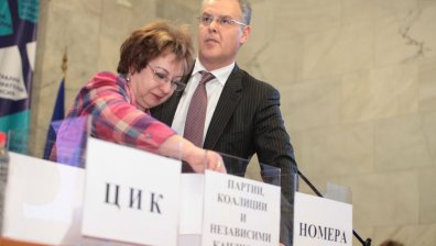 ЦИК изтегли жребия за номерата на партиите в бюлетините, ГЕРБ с №12, БСП с №18