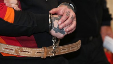 С вериги на ръцете и краката - така доведоха Семерджиев в съда