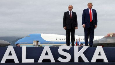 За първи път от години Тръмп и Путин се срещнаха очи в очи, и двамата - усмихнати и доволни (СНИМКИ)