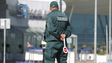 Фалшив се оказа сигналът за бомба на борда на самолет от Дубай до София