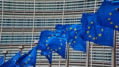 Синдикатите настояват за незабавни преговори с ЕК заради намаляването на въглеродните емисии