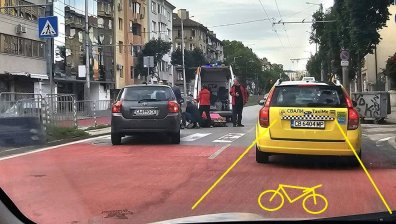 Блъснаха човек на пешеходна пътека в София