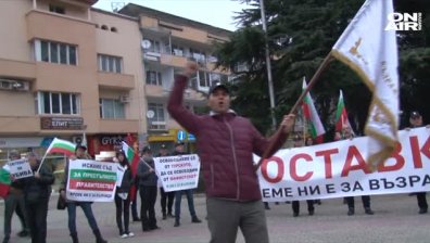 Костадин Костадинов от партия "Възраждане" бе проверен от полицията в Казанлък