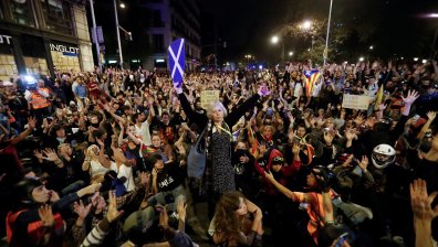 Не стихват безредиците в Барселона, нови протести и сблъсъци