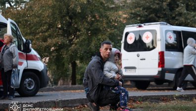 Жертва и 13 ранени души след руска атака в Днепър