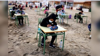 В Испания заместват уроците в класната стая с такива на плажа (ВИДЕО)