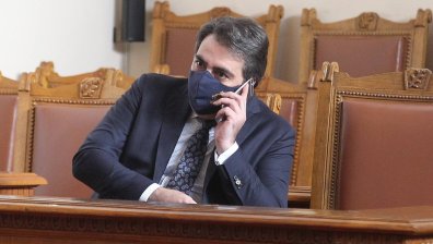 Асен Василев увери: В страната има достатъчно зърно