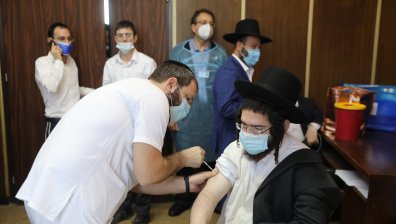 Първа в света: Израел премахва ограниченията за ваксинираните