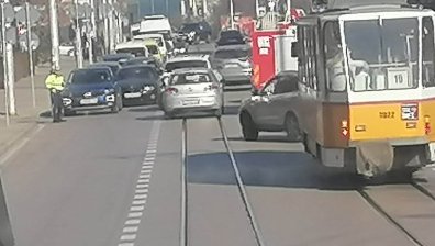 От Helpbook: Всяка вечер по бул. "Черни връх" около кв. "Хладилника" има гонки 