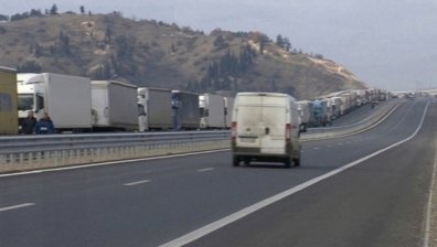 Турски тираджия вкара двама свои колеги в болница