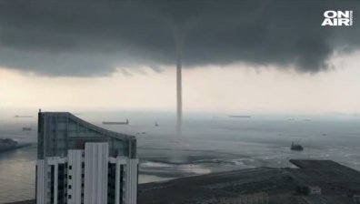 Водно торнадо в Сингапур стана хит в социалните мрежи