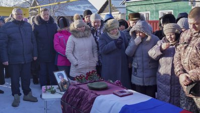 Окупаторите изнесли 610 трупа на руски военни с камиони от Макеевка, задава се бунт?