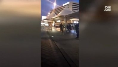 Евакуираха летището в Амстердам заради нападение с нож