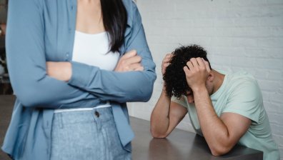 5 признака, че сте на заден план в живота на половинката си