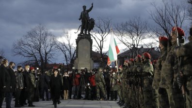 Карлово почете паметта на Апостола с минута мълчание