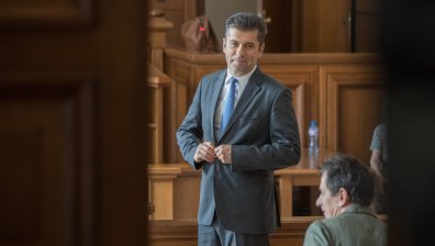 Делото срещу Кирил Петков за ареста на Бойко Борисов тръгва по същество (СНИМКИ)
