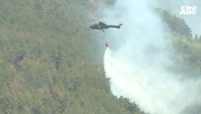 Продължава да бушува пожарът край Твърдица, макар и ограничено